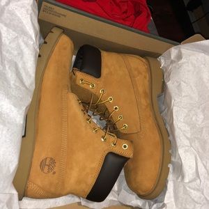 Men’s wheat timberlands 9.5 New